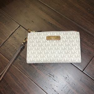 Michael Kora wallet